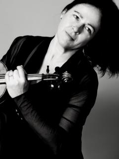 Anne Harvey, Violine